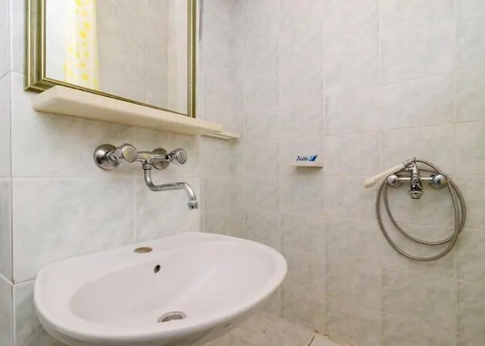 Sutvid- One Bedroom With Loggia And Sea View Drače