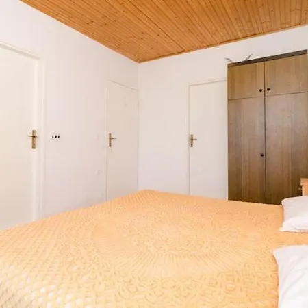 Apartman Sutvid- One Bedroom With Loggia And Sea View *
