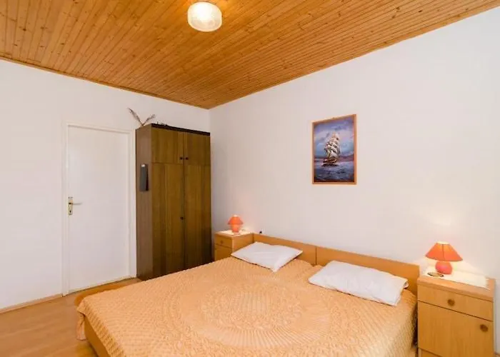 Apartman Sutvid- One Bedroom With Loggia And Sea View